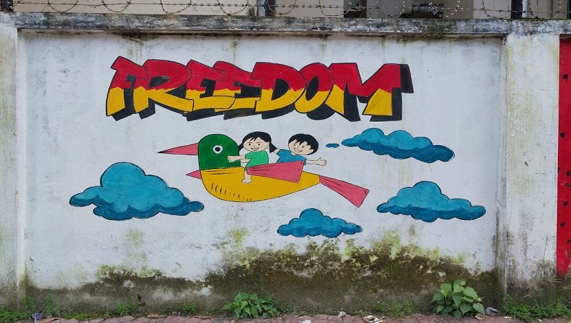 রাজধানীর দেয়ালে গ্রাফিতি