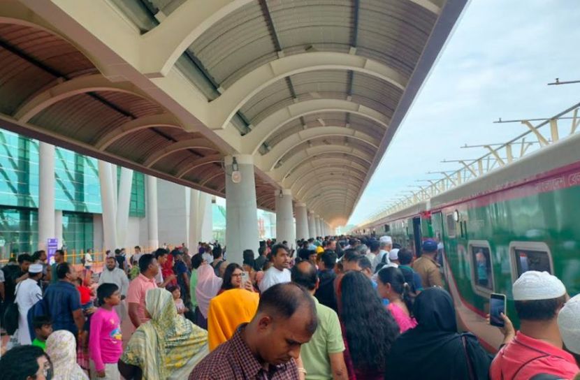 নিরাপত্তা সংকটে রেলস্টেশন