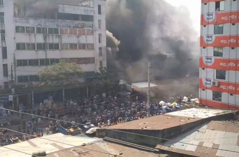 টঙ্গীতে তুলার গুদামে আগুন