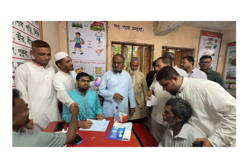 রাঙ্গুনিয়ায় ডাঃ এটিএম রেজাউল করিমের ফ্রি চিকিৎসা সেবা