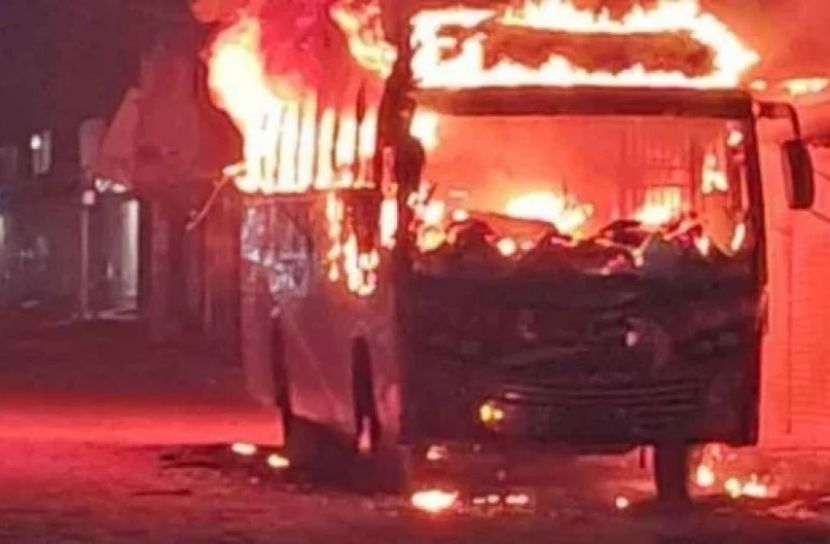 ময়মনসিংহে বাসে অগ্নিসংযোগ, ঘুমন্ত চালক নিহত