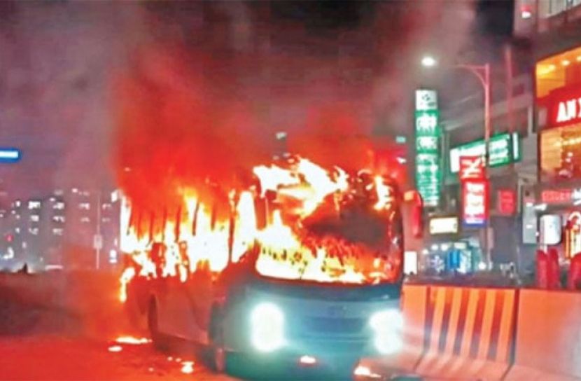 ঢাকা-মুন্সিগঞ্জ-গোপালগঞ্জ-টাঙ্গাইলে যানবাহনে আগুন