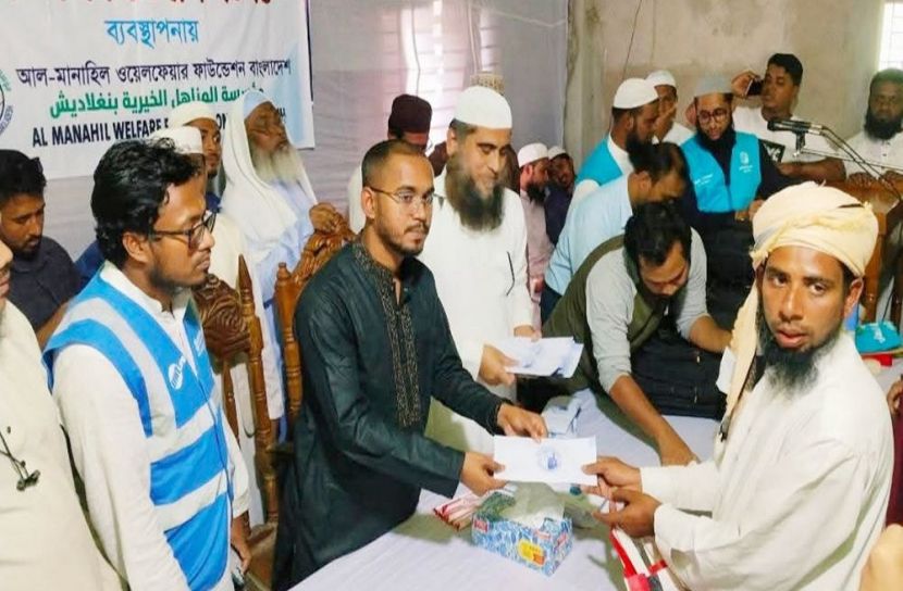 হাতিয়ায় কোটি টাকার অনুদান দিলেন হান্নান মাসউদ