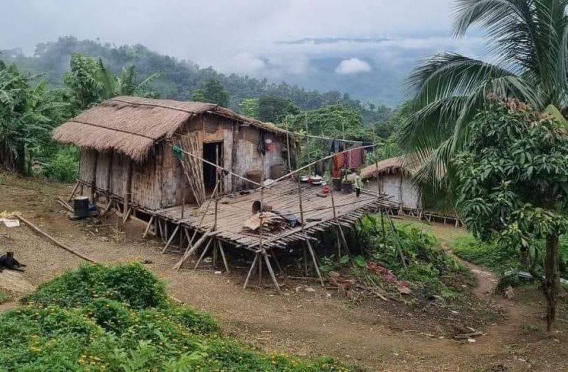 বিলুপ্তির দ্বারপ্রান্তে পাহাড়ের মাচাংঘর