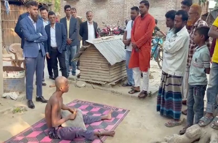 কুষ্টিয়ায় অর্থাভাবে শিকলবন্দী শান্ত, চিকিৎসার দায়িত্ব নিলেন নবাগত ডিসি