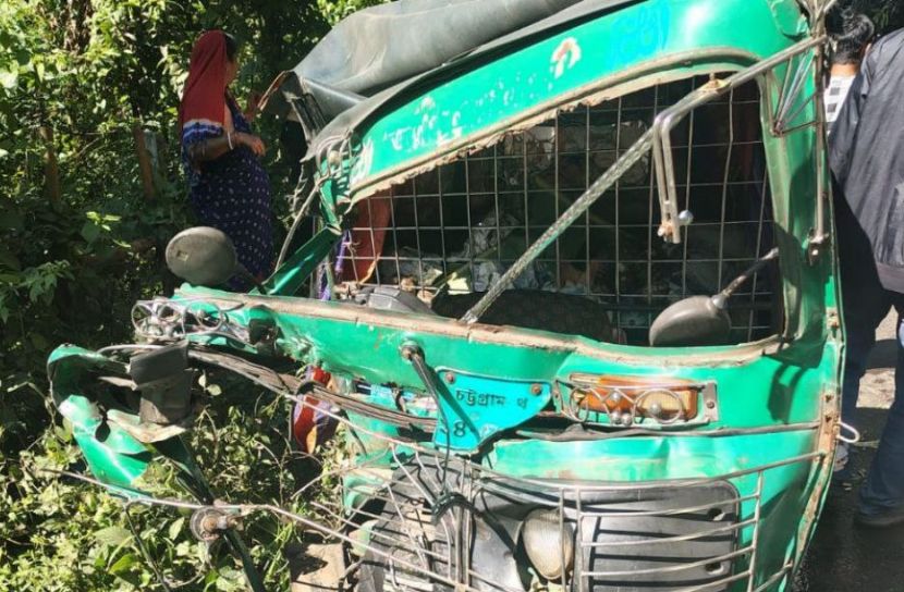রাঙামাটির বেতবুনিয়ায় কাভার্ড ভ্যান–সিএনজি মুখোমুখি সংঘর্ষে নিহত ১,আহত ১