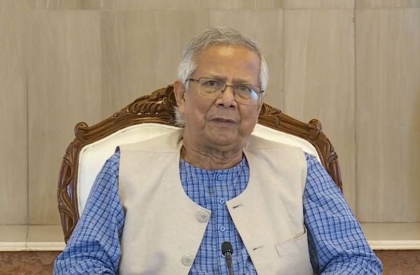 প্রধান উপদেষ্টা ও অন্তর্বর্তী সরকারের ওপর সন্তুষ্ট ৭০ শতাংশ মানুষ