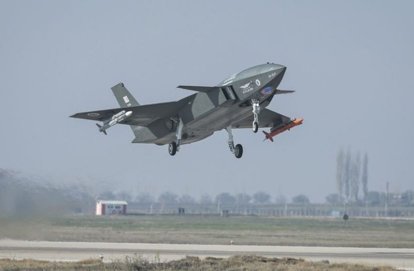 আকাশে ইতিহাস গড়লো তুরস্কের মানববিহীন যুদ্ধবিমান