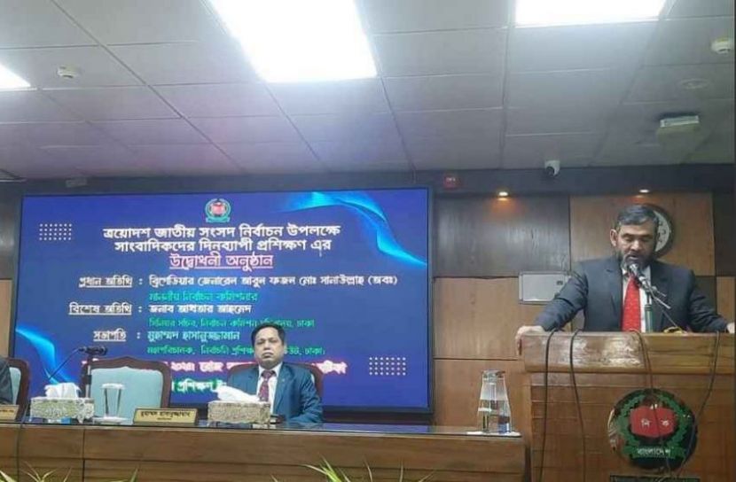 নির্বাচনে ভুয়া সাংবাদিক শনাক্তে থাকছে কিউআর ব্যবস্থা: ইসি সানাউল্লাহ