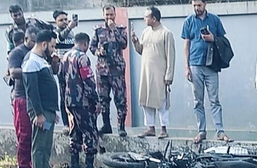 চলার পথে ছিন্ন হলো দুই তরুণের স্বপ্ন