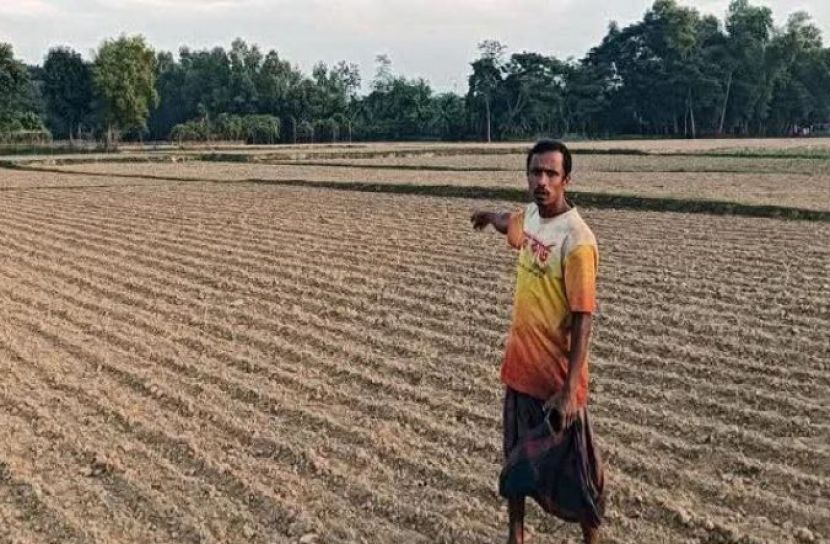 আদালতের নিষেধাজ্ঞা সত্ত্বেও বৃদ্ধাঙ্গুলি দেখিয়ে কৃষি জমিতে চাষ