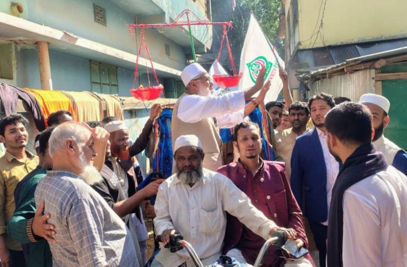 গণসংযোগে বক্তব্য রাখছেন শাহজান চৌধুরীর। ছবি: মিডিয়া সেলের সৌজন্যে