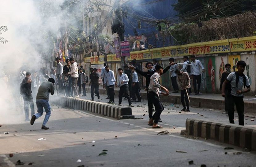 ভাই-ভাই বলে শান্তিচুক্তি: ফের সংঘর্ষে ঢাকা ও আইডিয়াল কলেজের শিক্ষার্থীরা