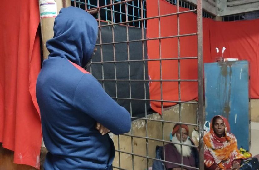 রাসেলস ভাইপার ধরে নিয়েই হাসপাতালে কৃষক