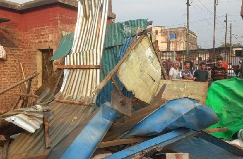 নোয়াখালীতে রেলওয়ের জায়গা থেকে ১০৭টি অবৈধ স্থাপনা উচ্ছেদ