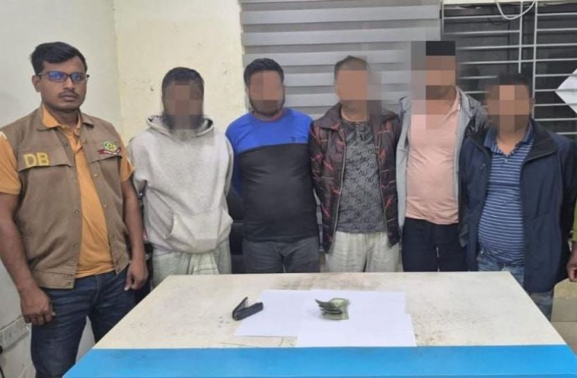 গ্রেপ্তার চক্রের ৫ সদস্য