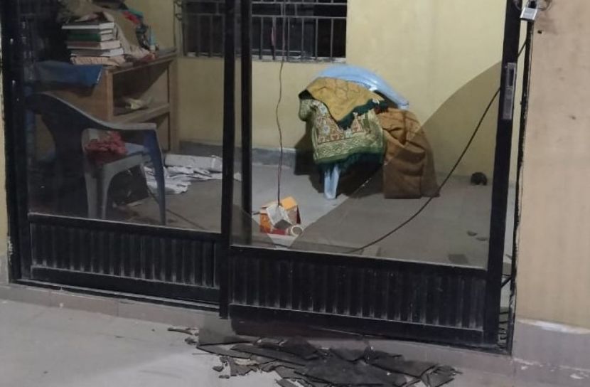 কবরস্থানে মধ্যরাতে চুরি: সাউন্ড সিস্টেমসহ মূল্যবান সরঞ্জাম উধাও