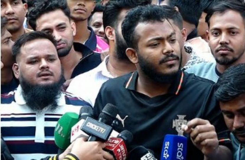 বিসিবির সামনে বিক্ষোভ জনতা