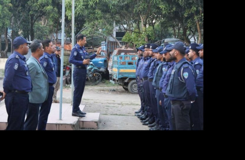 পুলিশ সুপার নাজির আহমেদের বিভিন্ন থানা পরিদর্শন