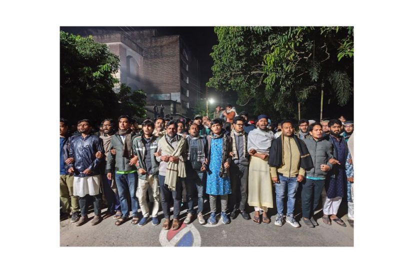 ওসমান হাদির উপর হামলার প্রতিবাদে ও দোষীদের বিচার চেয়ে ইবিতে বিক্ষোভ