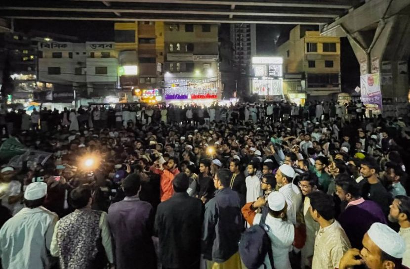 হাদির ওপর হামলার প্রতিবাদে চট্টগ্রামের নানা সংগঠনের বিক্ষোভ