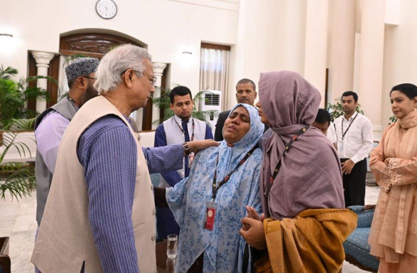 ওসমান হাদির পরিবারের সঙ্গে প্রধান উপদেষ্টার সাক্ষাৎ, সর্বোত্তম চিকিৎসা নিশ্চিতের আশ্বাস