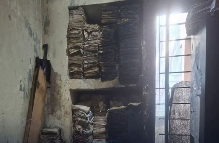 গভীর রাতে লক্ষ্মীপুর নির্বাচন কার্যালয়ে দুর্বৃত্তের আগুন