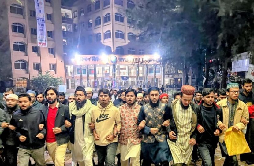 হাদীর ওপর হামলার প্রতিবাদে মৌলভীবাজারে বিক্ষোভ