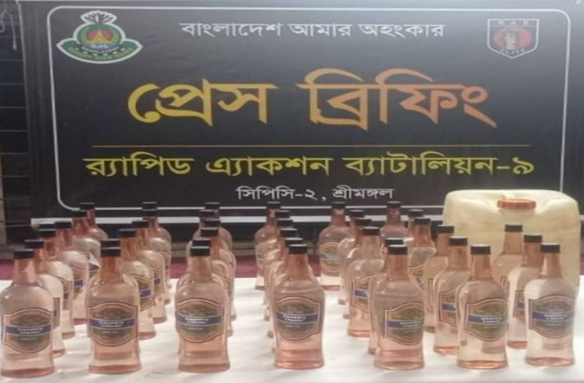 র‍্যাবের অভিযানে ৫৪ লিটার মদসহ গ্রেপ্তার ১