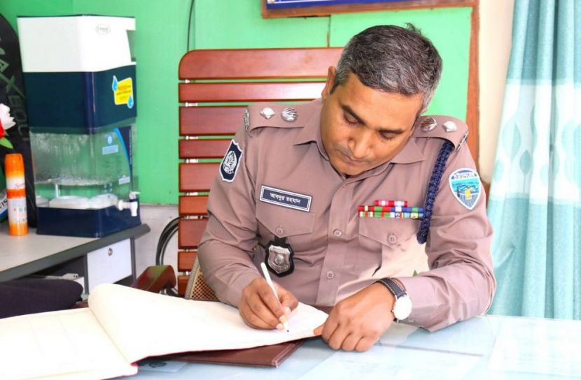 পর্যটকদের সাথে সৌহার্দ্যপূর্ণ আচরণের নির্দেশ বান্দরবান পুলিশ সুপারের