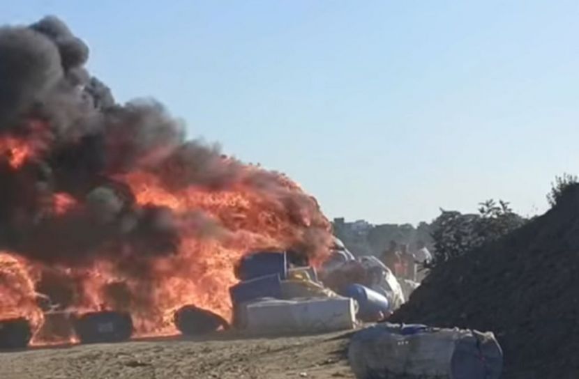 চট্টগ্রামের ফিশারী ঘাট এলাকায় আগুন