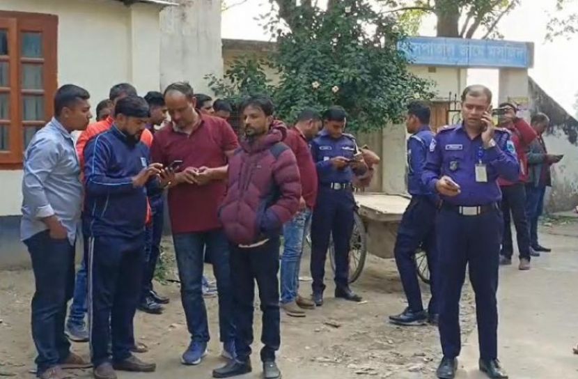 কুষ্টিয়ায় সড়ক দুর্ঘটনায় ২ পুলিশ সদস্য নিহত