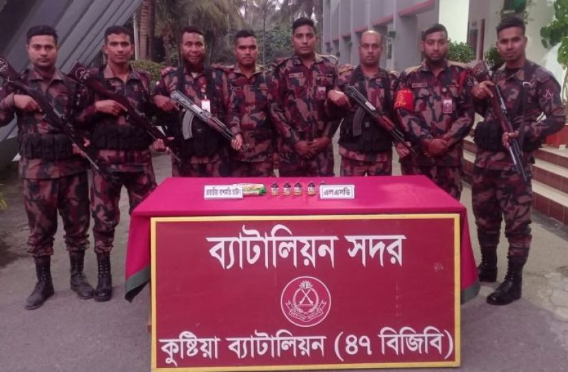 কুষ্টিয়া ও দৌলতপুর সীমান্তে ২ কোটি ৬১ লাখ টাকার মাদকসহ অবৈধ মালামাল জব্দ