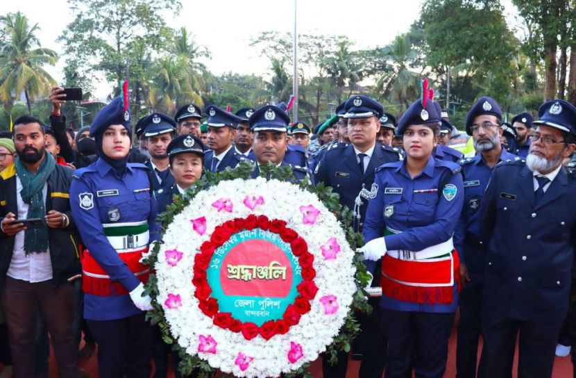 বিজয় দিবসে শহীদদের প্রতি বান্দরবান জেলা পুলিশের শ্রদ্ধা