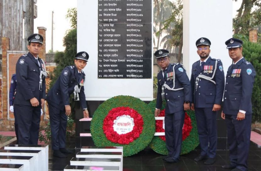 বিজয় দিবসে শহীদ পুলিশ সদস্যদের প্রতি চট্টগ্রাম জেলা পুলিশের শ্রদ্ধা
