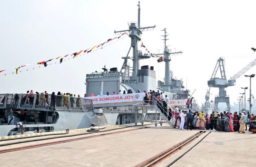 যথাযোগ্য মর্যাদায় নৌ অঞ্চলসমূহে বিজয় দিবস উদ্‌যাপন