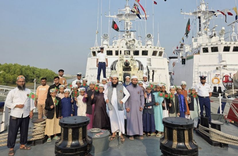 মহান বিজয় দিবসে কোস্ট গার্ডের দুটি জাহাজ জনসাধারণের জন্য উন্মুক্ত