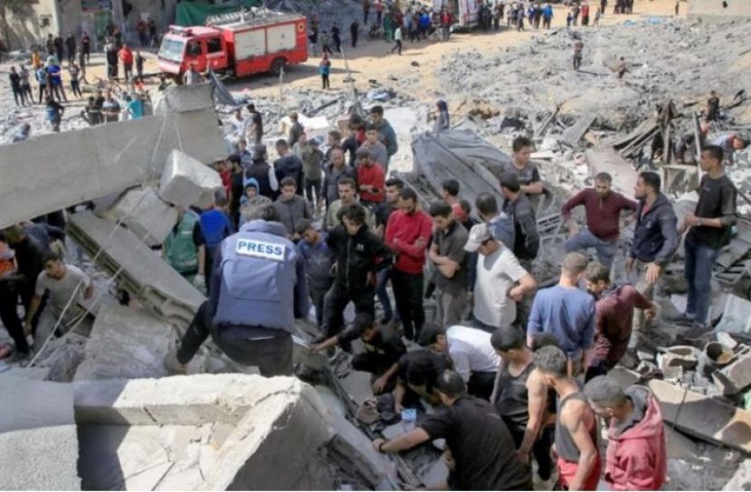 গাজার ধ্বংসস্তূপ থেকে একই পরিবারের ৩০ জনের মরদেহ উদ্ধার