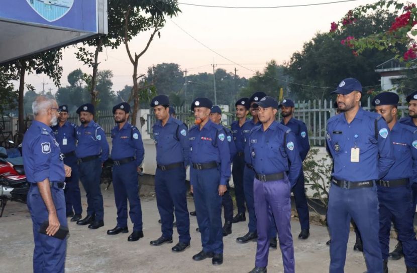 গর্জনিয়া ফাঁড়ি, ঈদগড় ক্যাম্প ও ঈদগাঁও থানা পরিদর্শনে পুলিশ সুপার