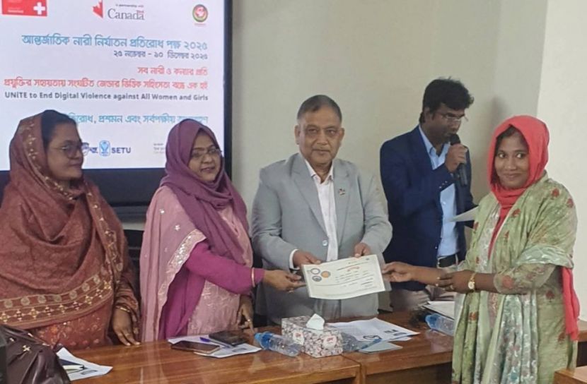 কুষ্টিয়ায় আন্তর্জাতিক নারী নির্যাতন প্রতিরোধ পক্ষ কর্মশালায়  ১২ জন নারীকে সম্মাননা প্রদান