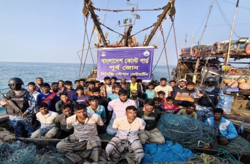 ছবি: কোস্ট গার্ডের সৌজন্যে