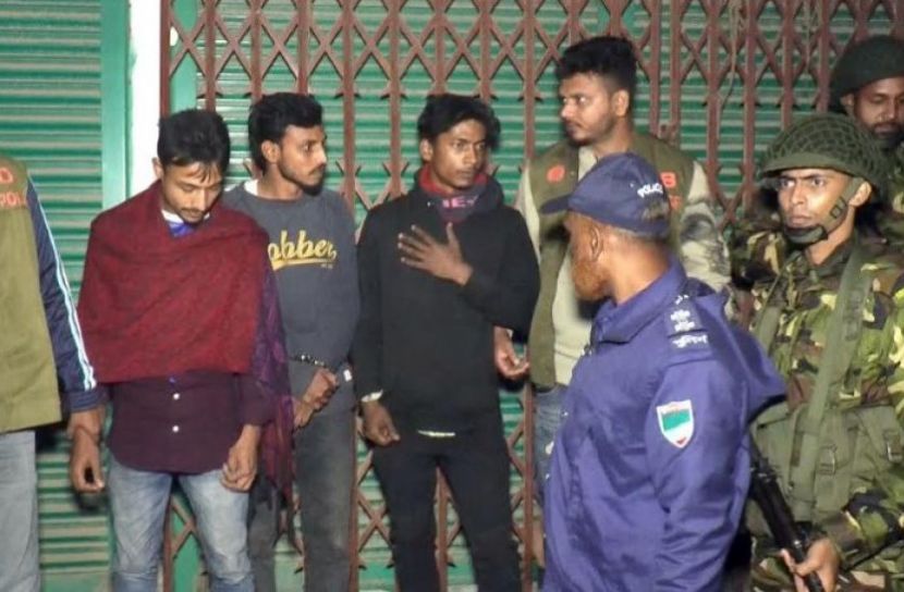 কুষ্টিয়ায় যৌথ বাহিনীর অভিযানে ৫ জন আটক