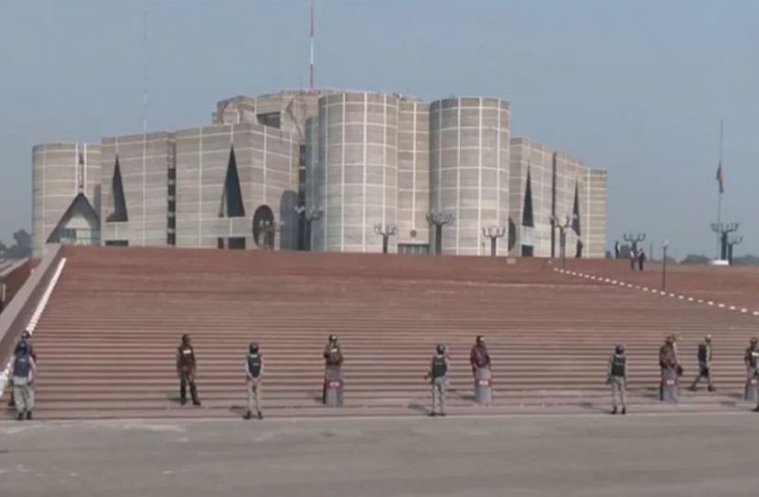 হাদির জানাজাকে কেন্দ্র করে ২০ প্লাটুন  বিজিবি মোতায়েন