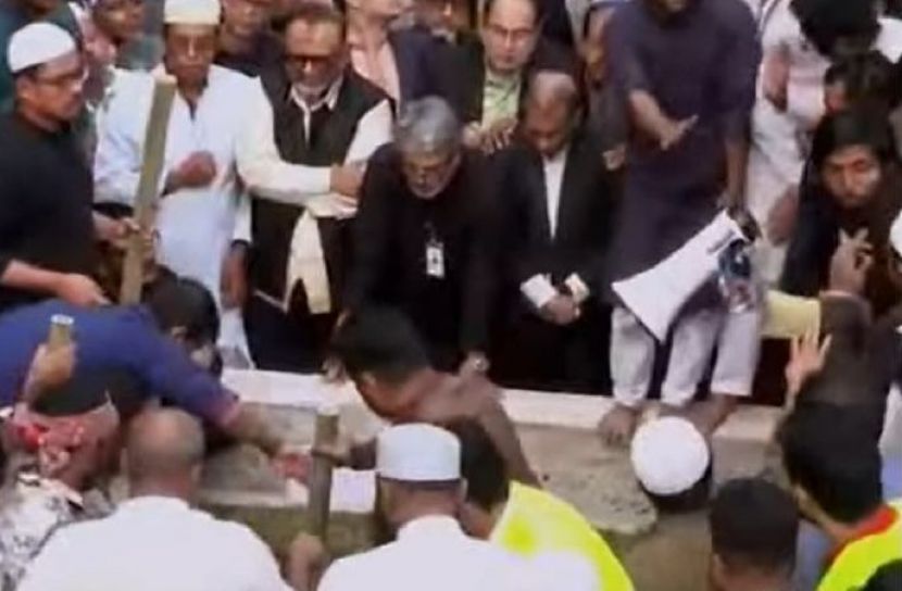 চিরনিদ্রায় শায়িত হলেন শরিফ ওসমান হাদি