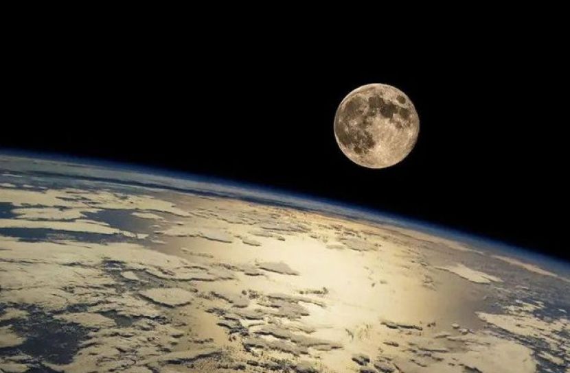 নাসার চাঁদে অভিযানের দায়িত্বে স্পেসএক্স না ব্লু অরিজিন?