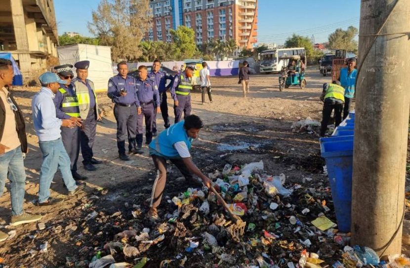 পর্যটকদের স্বাস্থ্য সুরক্ষায় কক্সবাজার টুরিস্ট পুলিশের উদ্যোগ