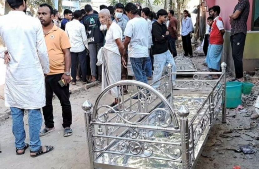 চট্টগ্রামে বাবার মরদেহ দাফনে সন্তানদের বাধা