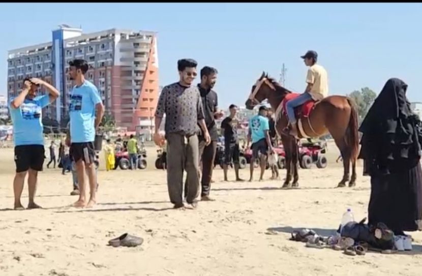 থার্টি ফার্স্ট নাইট ঘিরে কক্সবাজারে পর্যটকদের ঢল