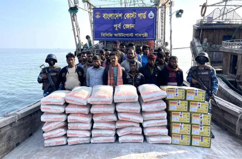 মায়ানমারে পাচারকালে বাংলাদেশি পণ্যসহ আটক ২২