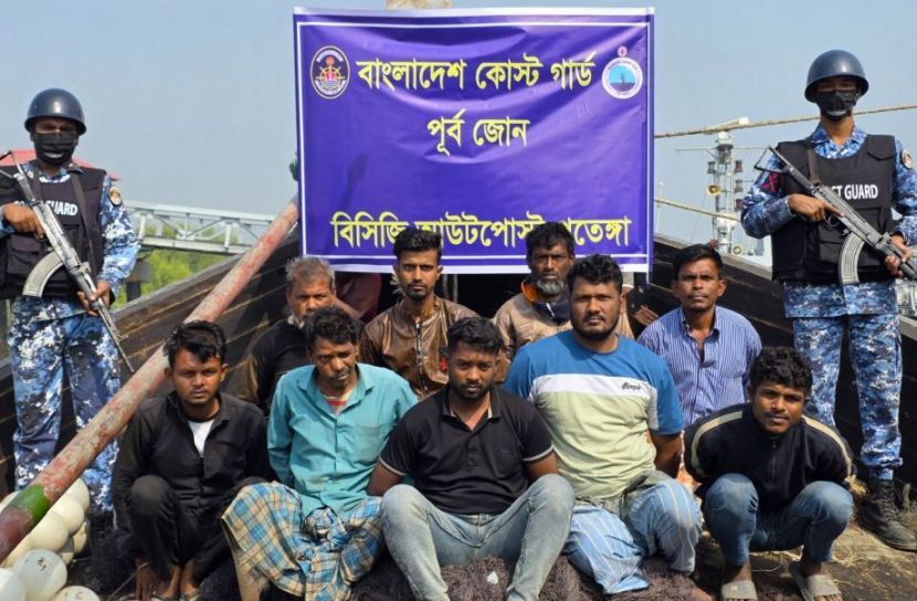 মায়ানমারে পাচারকালে বিপুল ডিজেলসহ আটক ৯